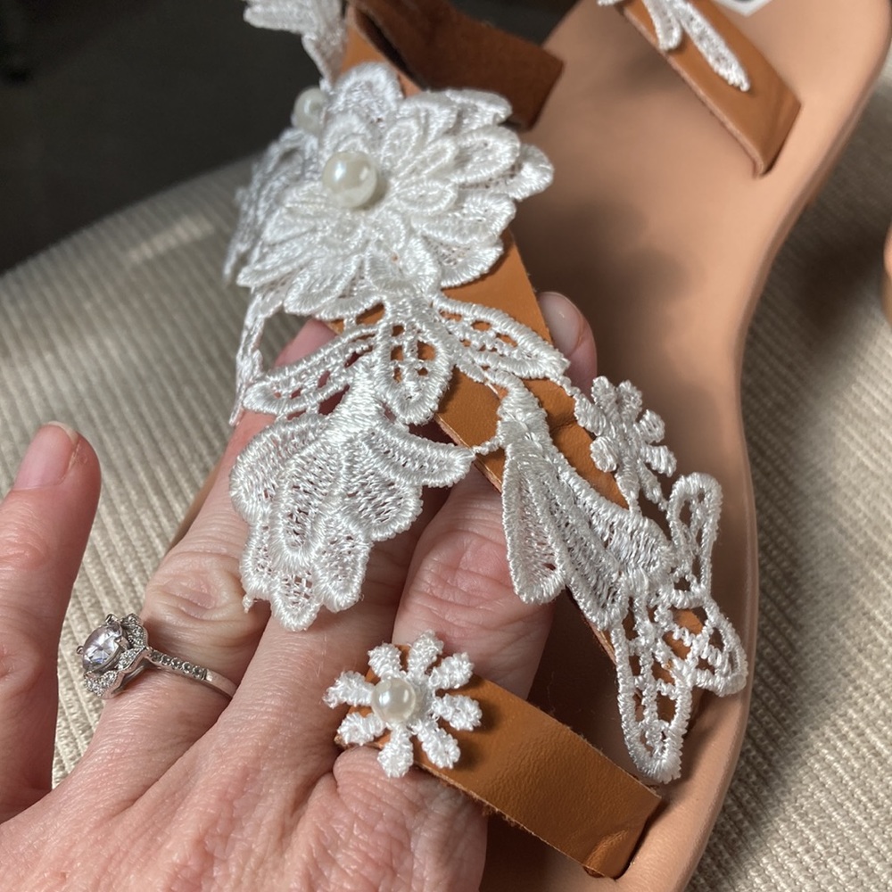 Women’s size 6 brand new white lace and bead sandals weddding - Picture 2 of 8